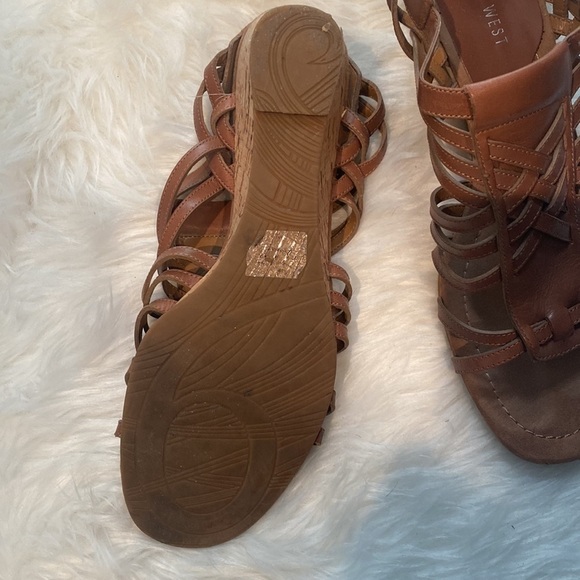 Nine West sz 7-7.5 Cork wedge shoe - Picture 2 of 7